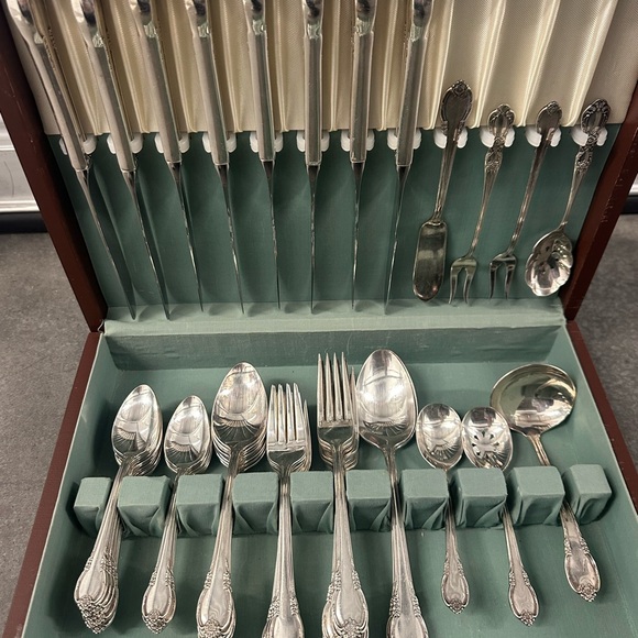 57 Piece Cutlery Old World Very Vintage 1847 Rogers Bros. Remembrance Collection - Picture 2 of 12